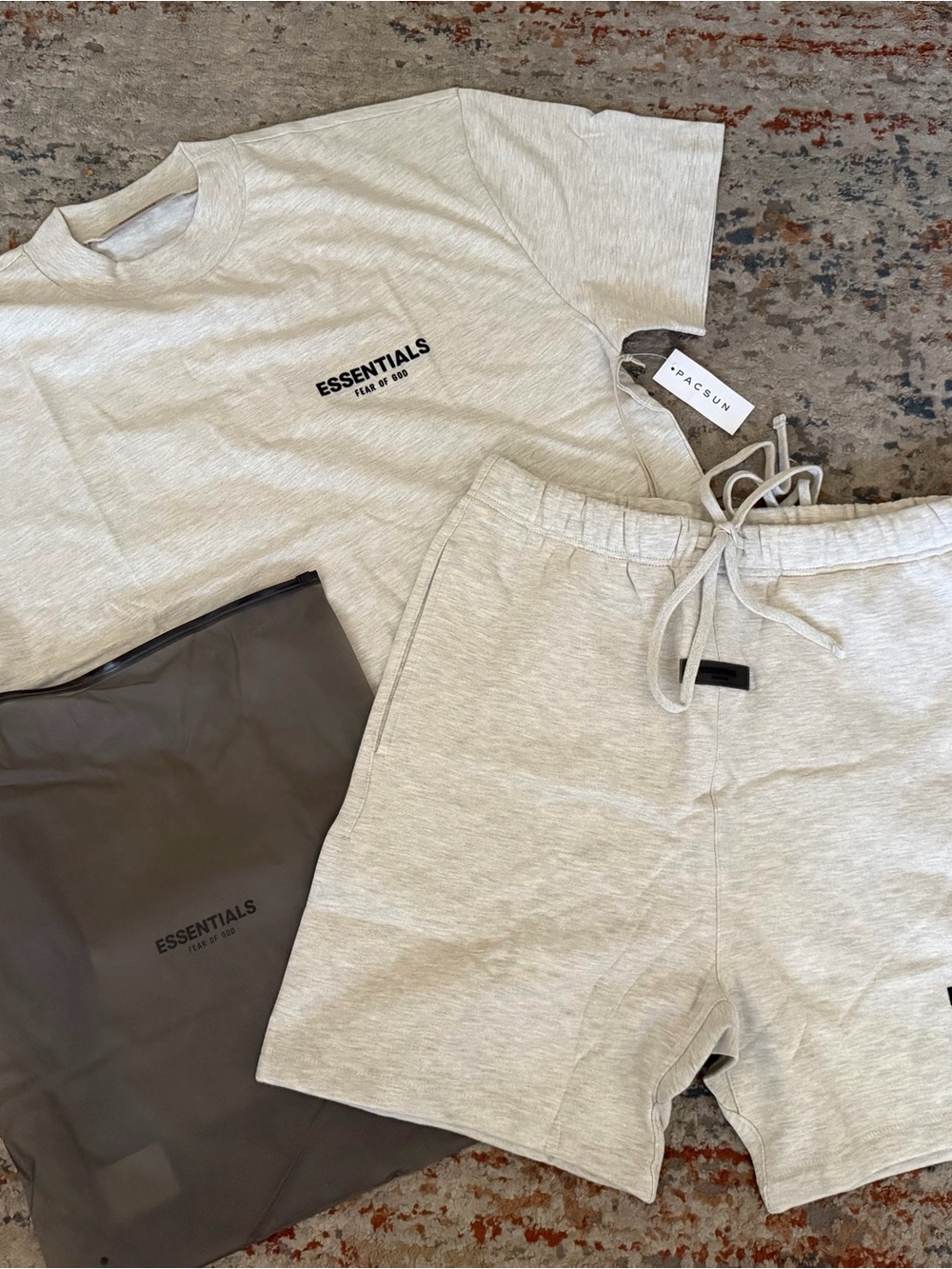 ESSENTIALS Fear of God  Ligth Oat  T shirt & Shorts Set - Picture 4 of 4